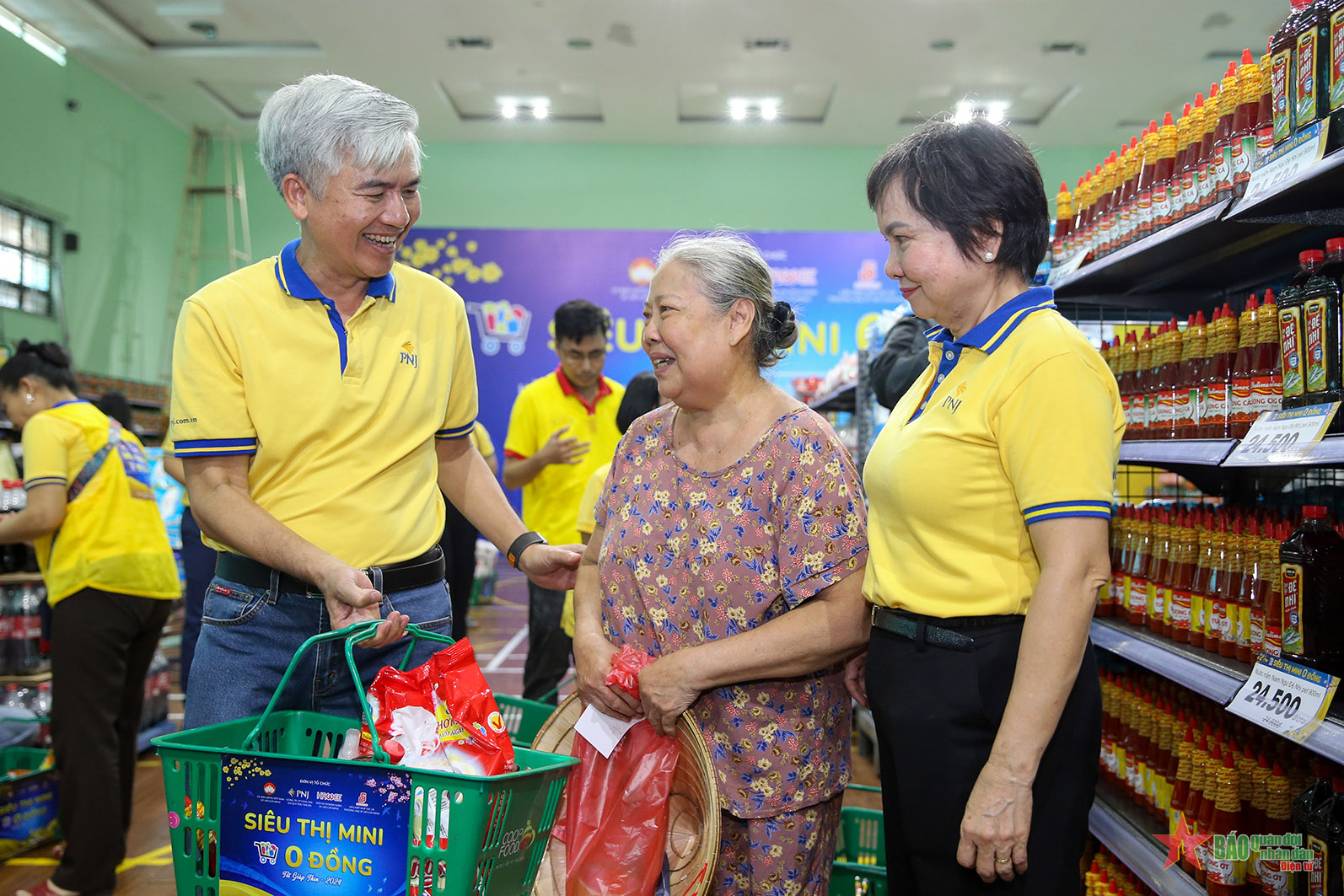 Chuỗi “Siêu thị mini 0 đồng - Tết Giáp Thìn 2024” chăm lo cho hơn 15.000 hộ gia đình